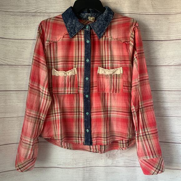 Gimmicks by BKE Pink and Blue Plaid and Lace Button Down Roll Tab Sleeves Size M - Picture 2 of 16